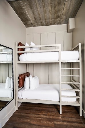 Strykjärn/strykbräda, gratis wi-fi och sängkläder