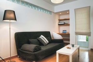 Téléviseur, foyer, lecteur de DVD, chaîne audio