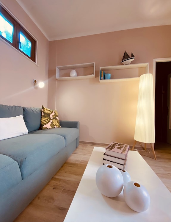 Apartment 'In Via Gavino Vernazza' With Balcony, Wi-fi And Air Conditioning - ヴェルナッツァ