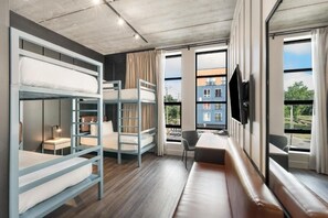 1 habitación, tabla de planchar con plancha, wifi gratis y ropa de cama