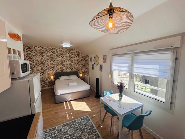Iron/ironing board, WiFi, bed sheets