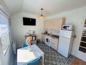 Fridge, microwave, coffee/tea maker, toaster