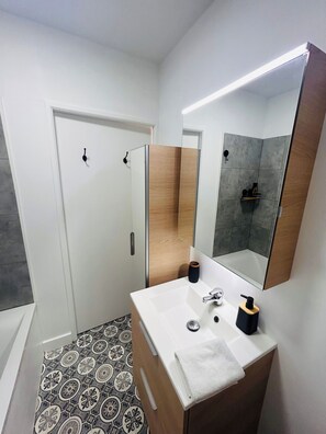 Hair dryer, towels