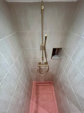 Shower, towels, soap, toilet paper