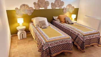 2 bedrooms, WiFi, bed sheets