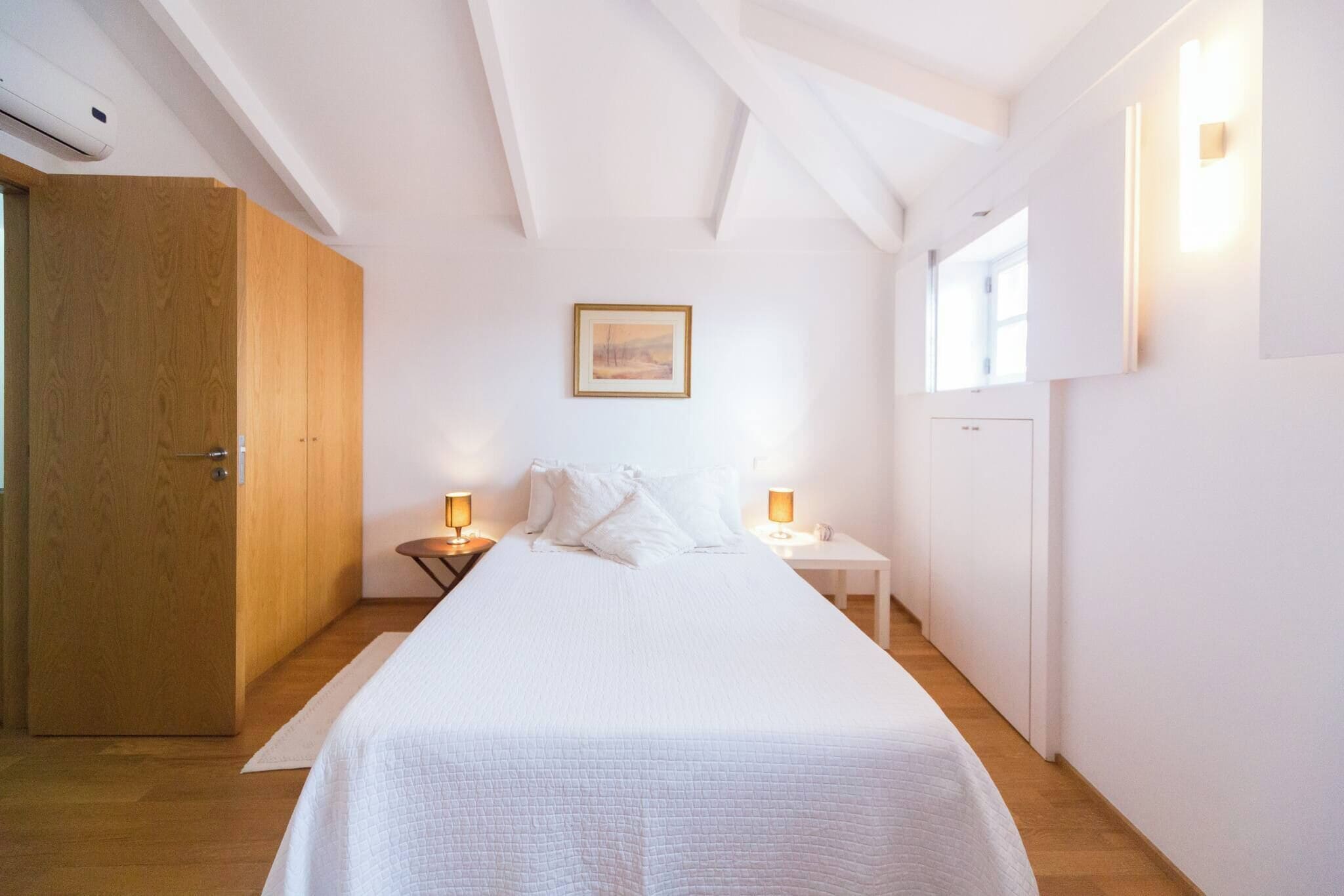 2 soverom, reiseseng for barn, wi-fi (inkludert) og sengetøy