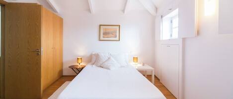 2 soverom, reiseseng for barn, wi-fi (inkludert) og sengetøy