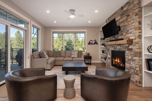 Smart TV, fireplace, books, stereo