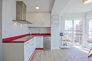 Mikrowelle, Ofen, Herdplatte, Geschirrspüler