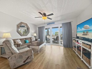 Villa, Berbilang Katil, Patio, Partial Ocean View (Emerald Villa) | Ruang tamu | 42 inci televisyen skrin rata dengan digital 