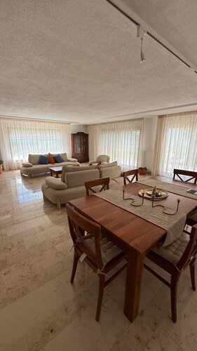 Luxury apartment, close to the airport