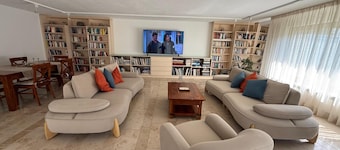 Luxury apartment, close to the airport
