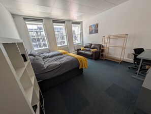 6 soveværelser, skrivebord, strygejern/strygebræt, weekendseng