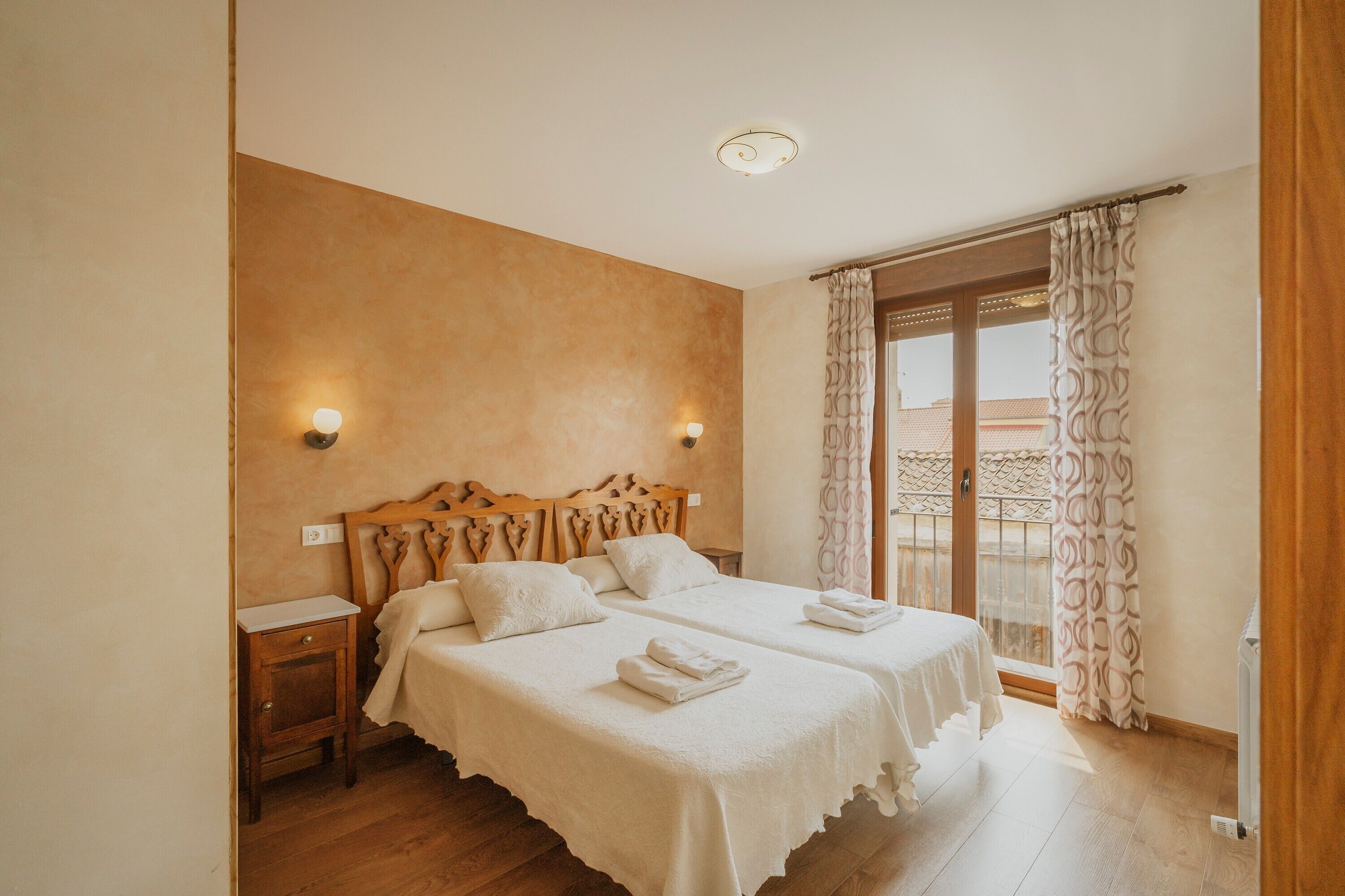 8 makuuhuonetta, Wi-Fi, vuodevaatteet