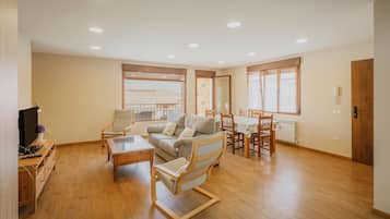 Een televisie en een dvd-speler