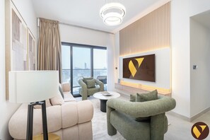 Luxury Apartment, Balcony, Harbour View | Living room