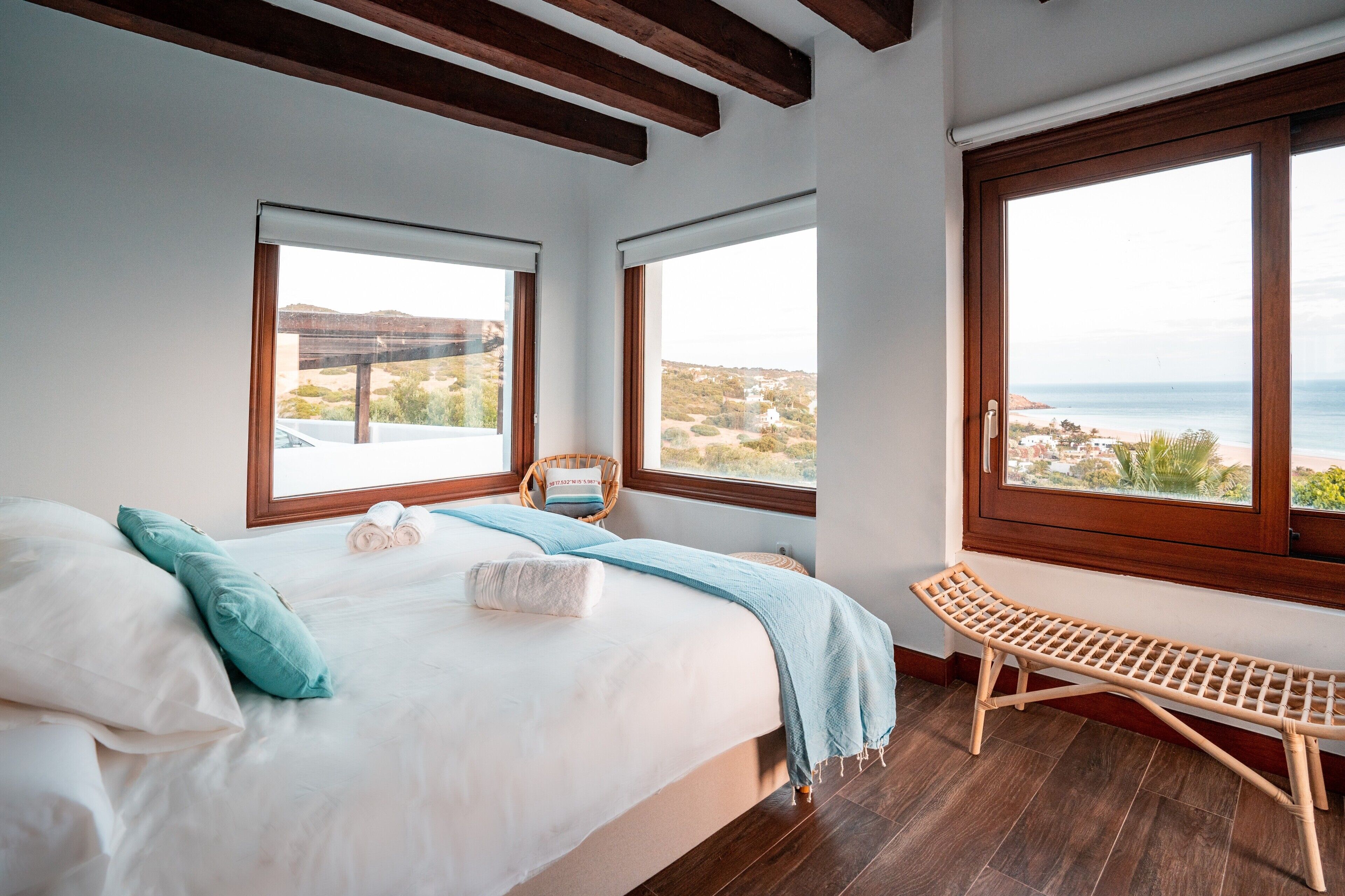 7 chambres, fer et planche à repasser, Wi-Fi, draps fournis