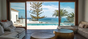 Villa 'TheCUBE' with Sea Views, Wi-Fi, and Air Conditioning