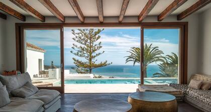 Villa 'TheCUBE' con vistas al mar, Wi-Fi y aire acondicionado