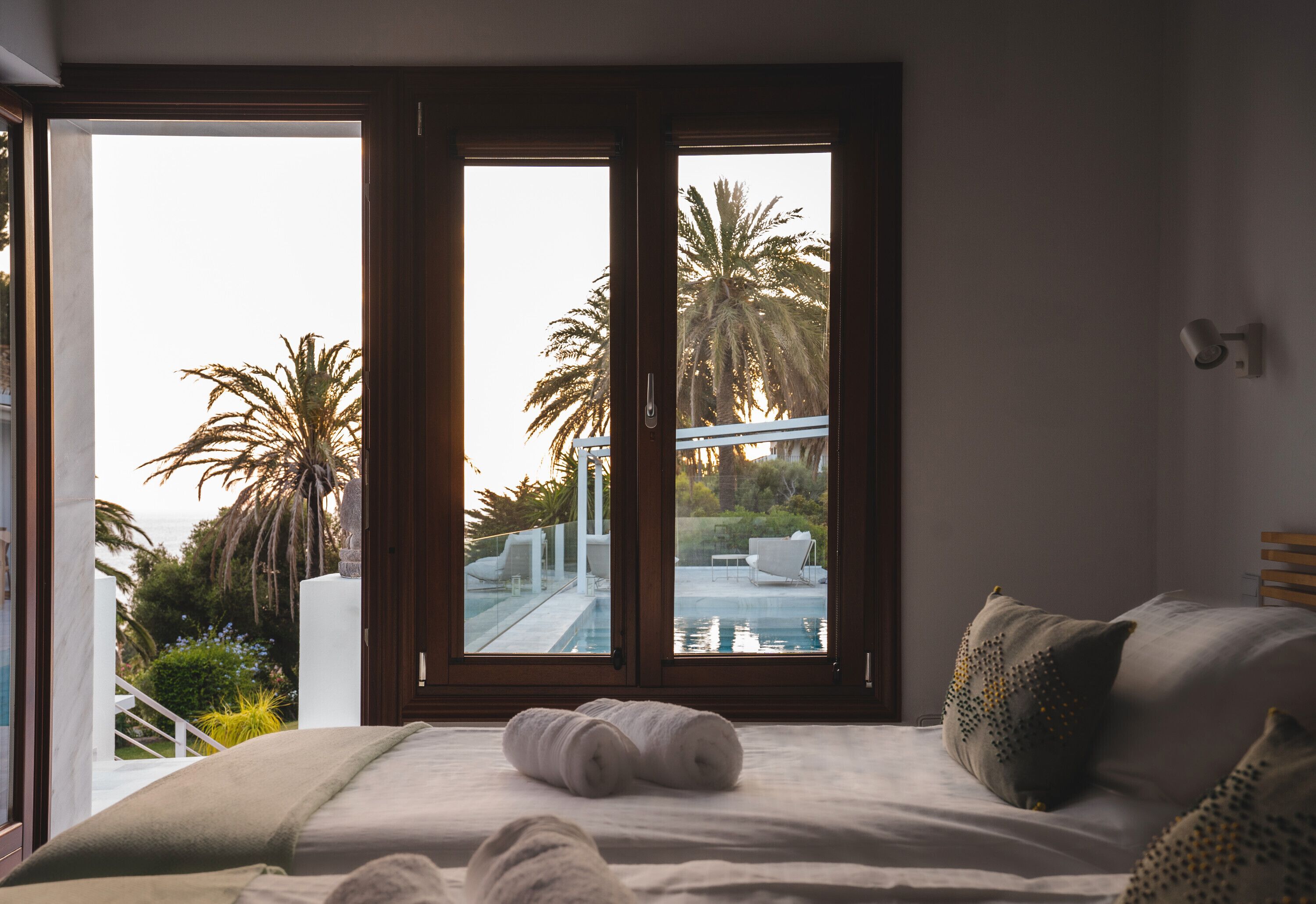 7 habitaciones, tabla de planchar con plancha, wifi y ropa de cama 