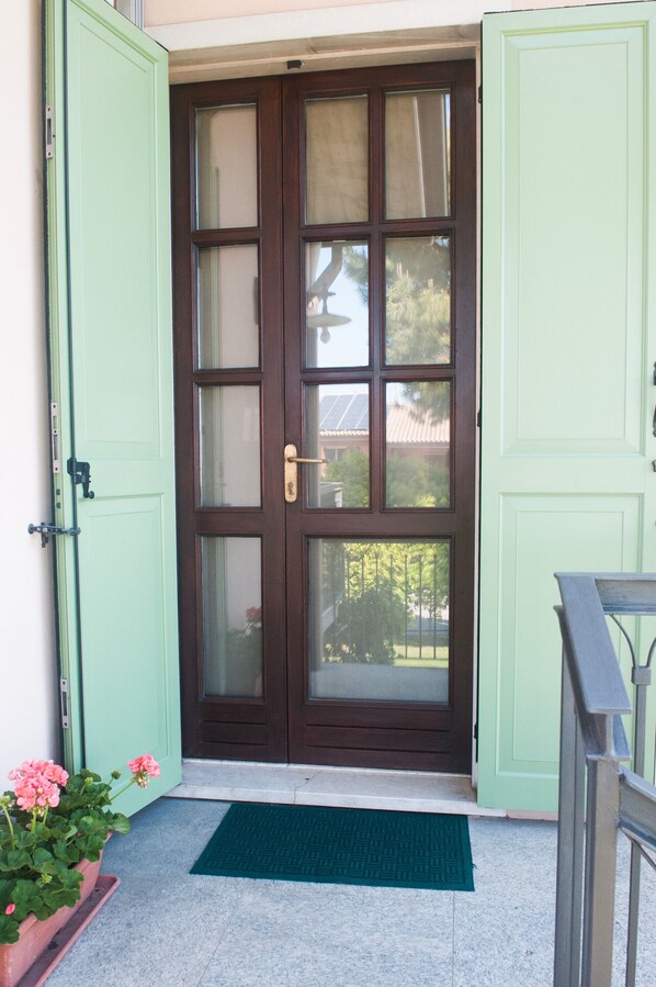 Exterior detail - Apartment 'Casa Di Olly' with Private Garden, Wi-Fi and Air Conditioning (Sona)