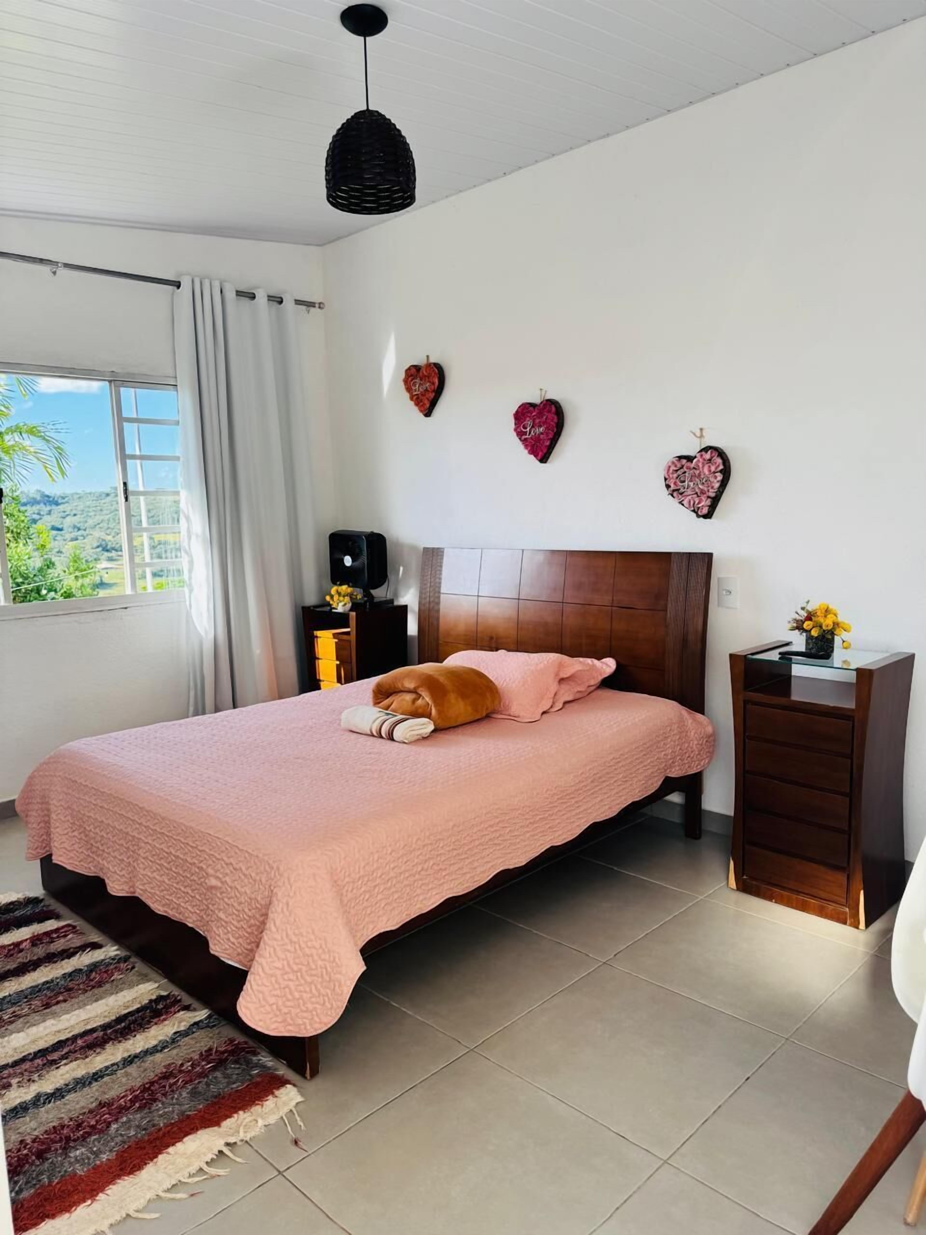 Quarto duplo conforto, vista para o pátio | Wi-Fi de cortesia