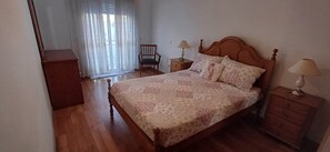 2 Schlafzimmer, Bügeleisen/Bügelbrett, WLAN