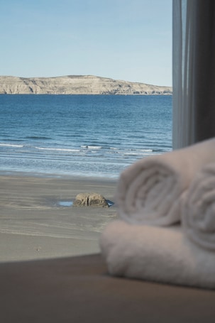 Premium bedding, down duvets, minibar, in-room safe. Rayentray Piramides