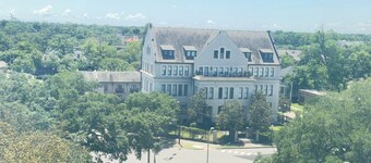 Scenic Serenity 1-bedroom apartment, gym, free parking, WiFi in charming Mobile