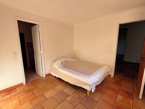 4 bedrooms, iron/ironing board, WiFi, bed sheets - Charming villa for rent - Between the secret bay & Pampelonne beach (Ramatuelle)