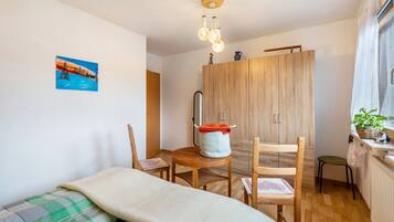 1 bedroom, WiFi, bed sheets