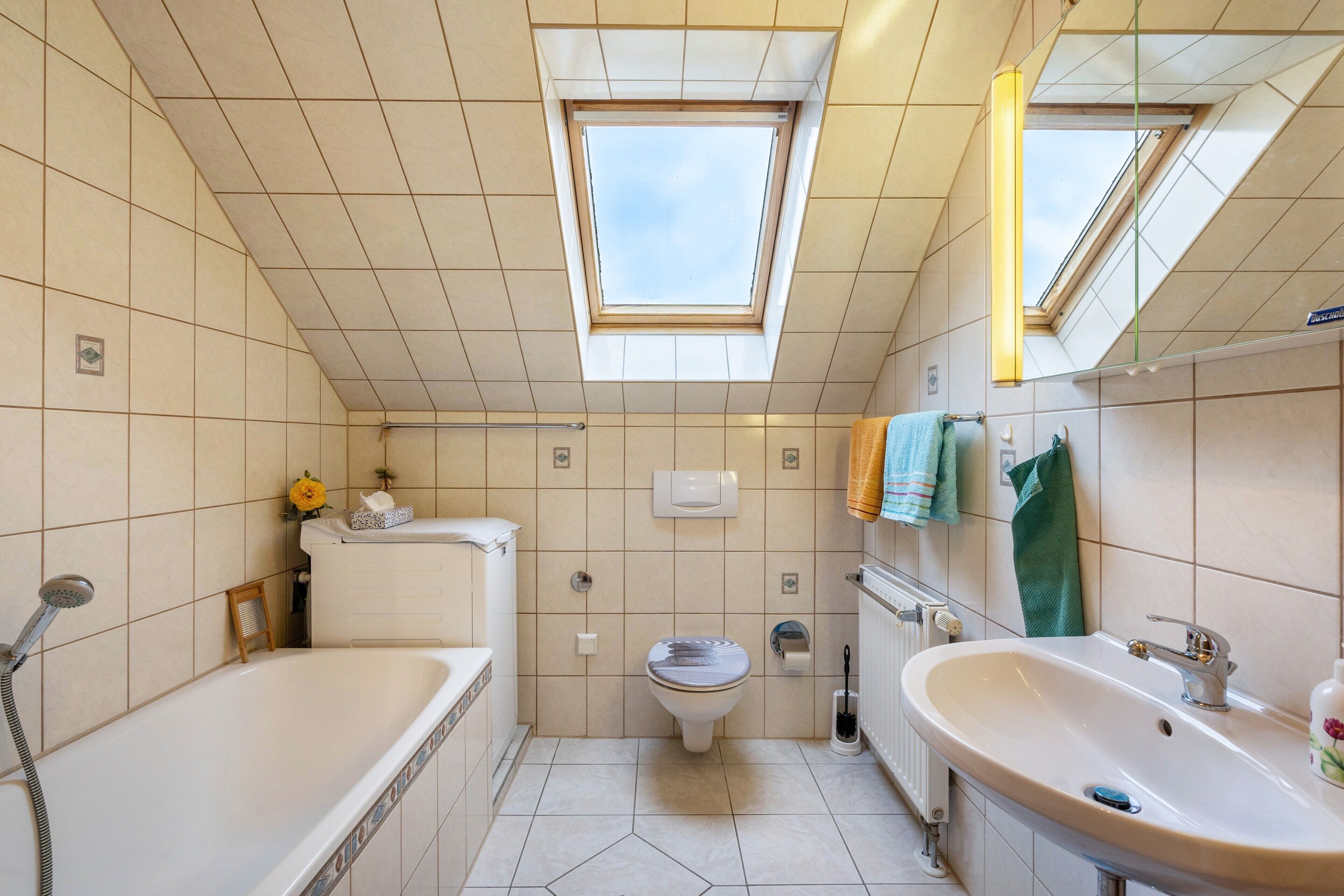 Een douche, gratis toiletartikelen, een haardroger, handdoeken