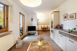 Interior - Apartment "Haus im Grünen" with Private Garden, Balcony, and Wi-Fi (Oederan)