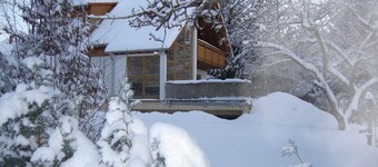 Apartment "Haus im Grünen" with Private Garden, Balcony, and Wi-Fi