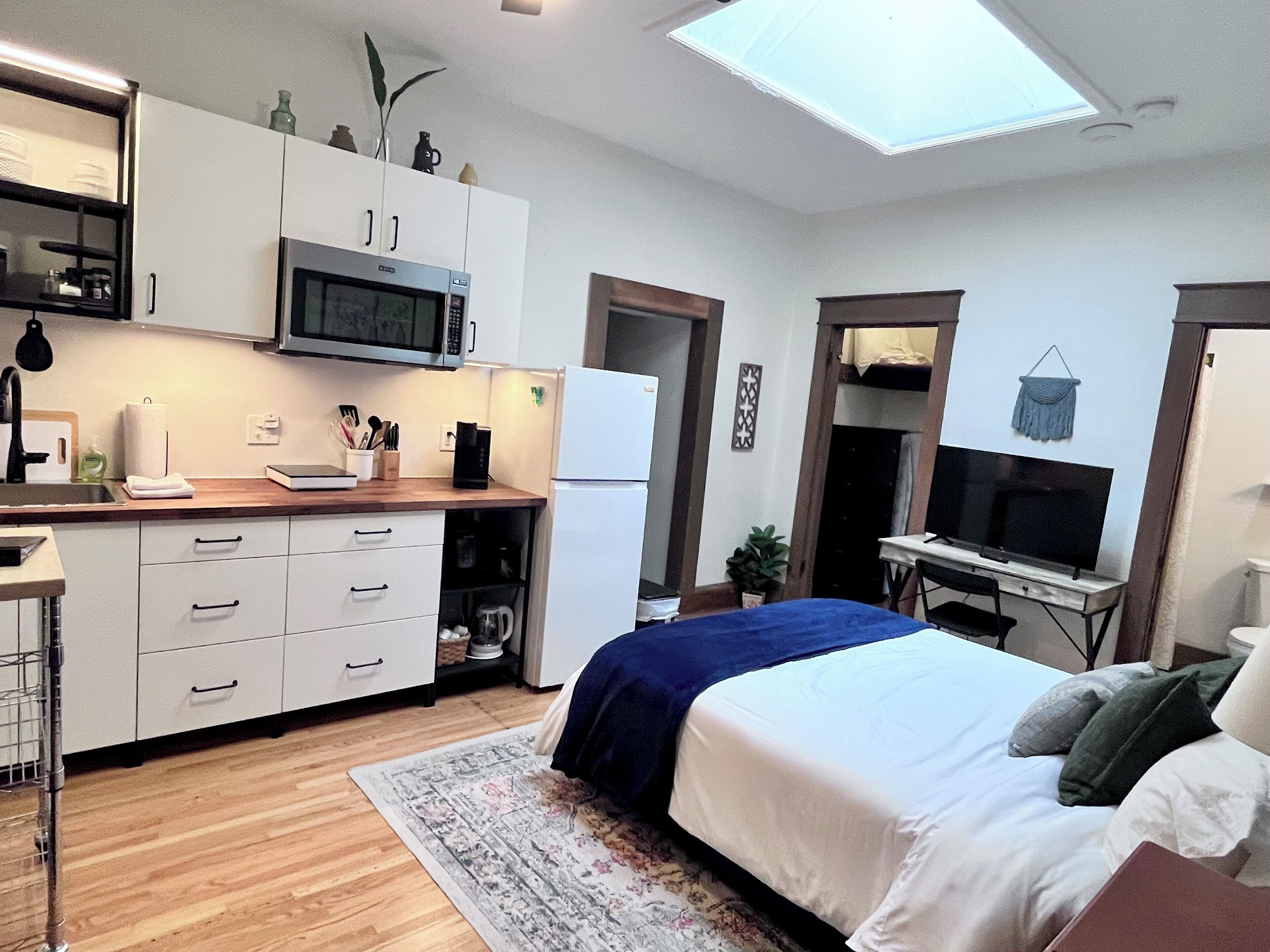 1 dormitori, planxa i posts de planxar, wifi i roba de llit 