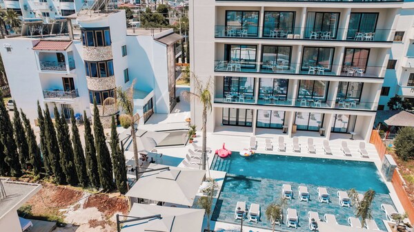 Central Park Premium Hotel - Ksamil
