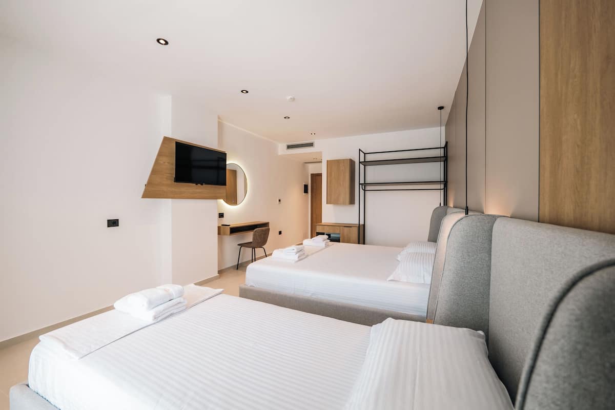 Deluxe Triple Room