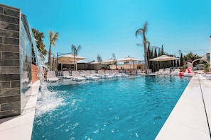 Seasonal outdoor pool - Central Park Premium Hotel (Ksamil)