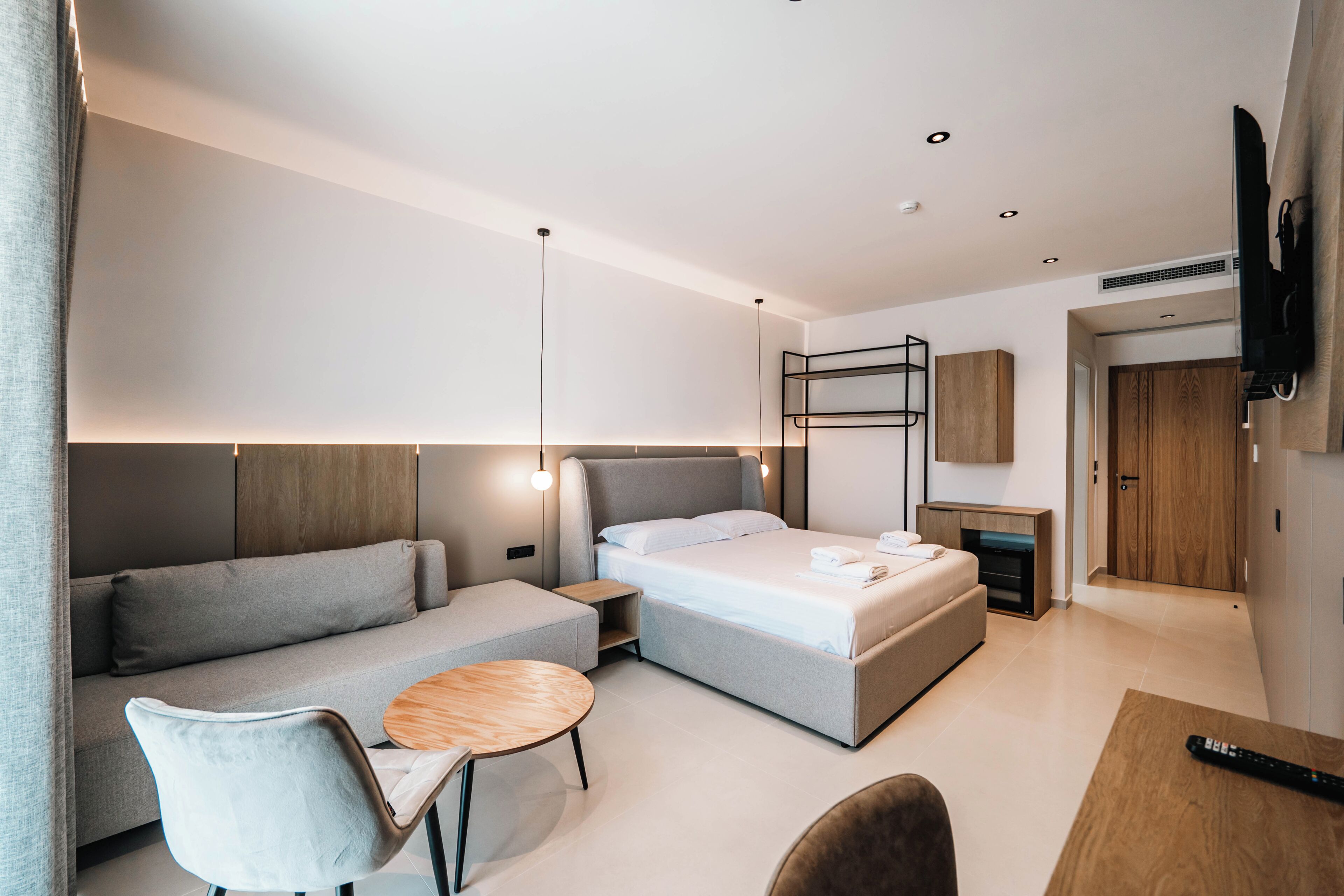 Suite (Suite with Pool View) | Soundproofing, free WiFi
