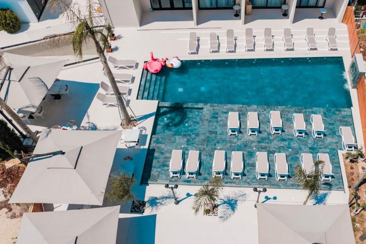 Pool | Seasonal outdoor pool