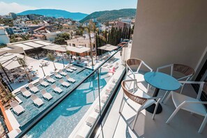 Suite (Suite with Pool View) | Terrace/patio