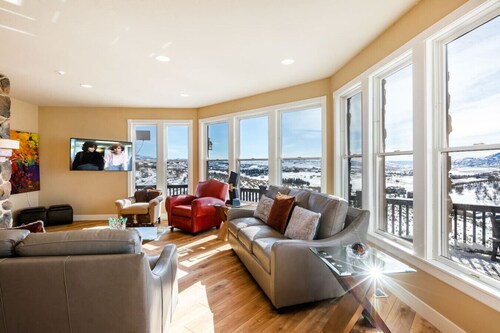 Bella Vista | Sleeps 21 · Hot Tub · Mountain Views