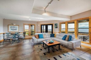 Smart-TV, Tischfußball, Computerbildschirme, Drucker