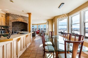 Dining - Bella Vista | Sleeps 21 · Hot Tub · Mountain Views (Park City)