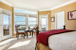 Työpöytä, silitysrauta/-lauta, vauvan matkasänky, ilmainen Wi-Fi