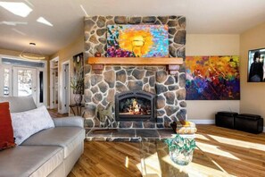 Smart-TV, Tischfußball, Computerbildschirme, Drucker