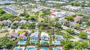 Exterior - Amazing Tropical Pool House Delray Near Ocean- 4 bedrooms 3 baths- (Delray Beach)