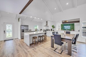 Dining - Amazing Tropical Pool House Delray Near Ocean- 4 bedrooms 3 baths- (Delray Beach)