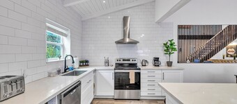 Amazing Tropical Pool House Delray Near Ocean- 4 bedrooms 3 baths-