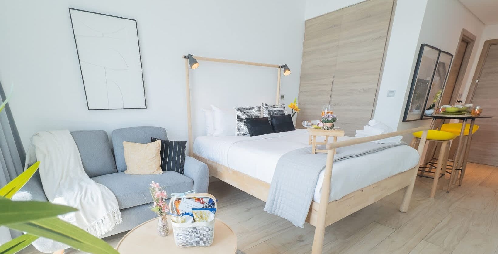 Bügeleisen/Bügelbrett, Reisekinderbett, WLAN